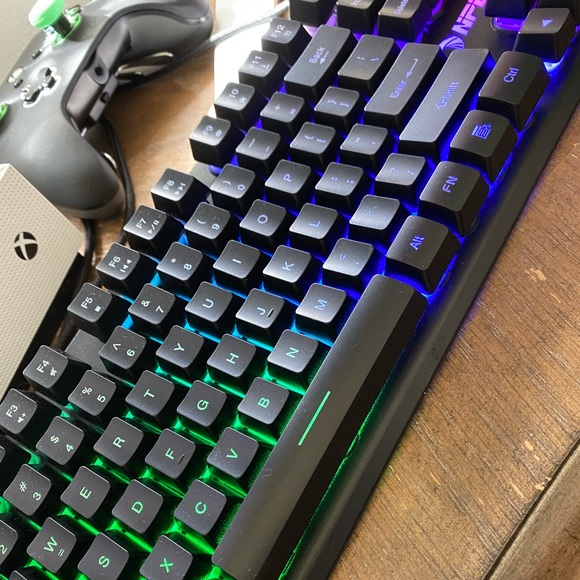 BUNDLE OF PINK RGB HEADSET AND RGB KEYBOARD - Picture 3 of 4